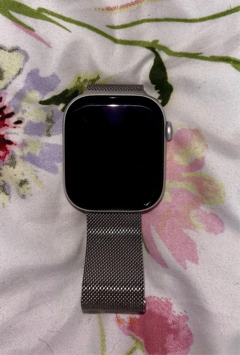 Apple Watch Series 10 | 46mm | Silver Aluminium Case Blue Cloud Sport Loop - Image 4