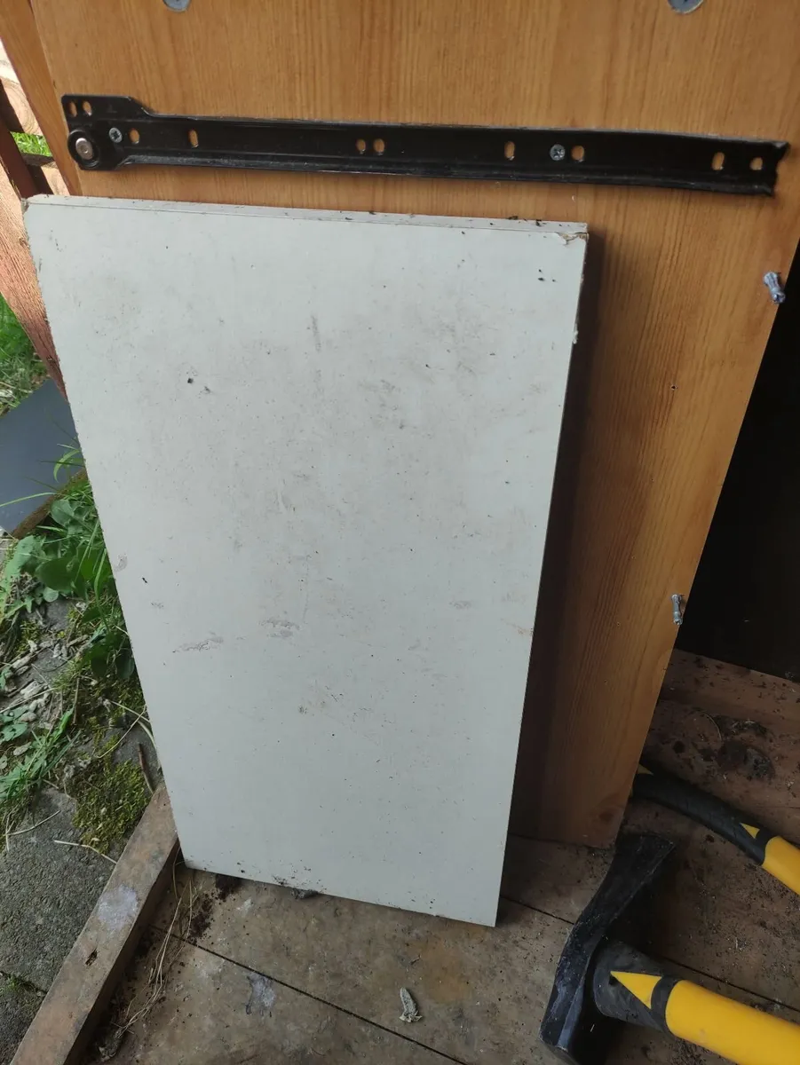 Selection of shelves different sizes - Image 2