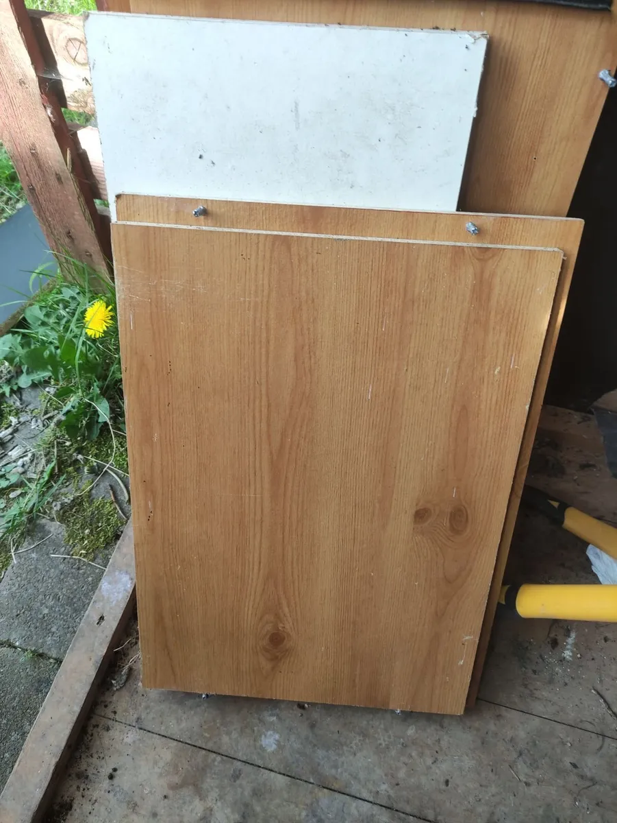 Selection of shelves different sizes - Image 1