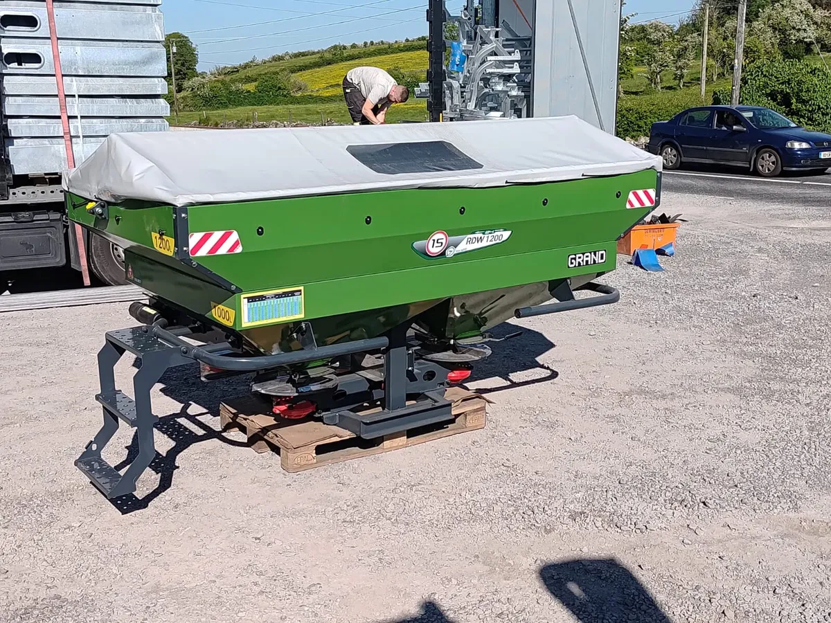 Fertiliser spreader tolmet - Image 1