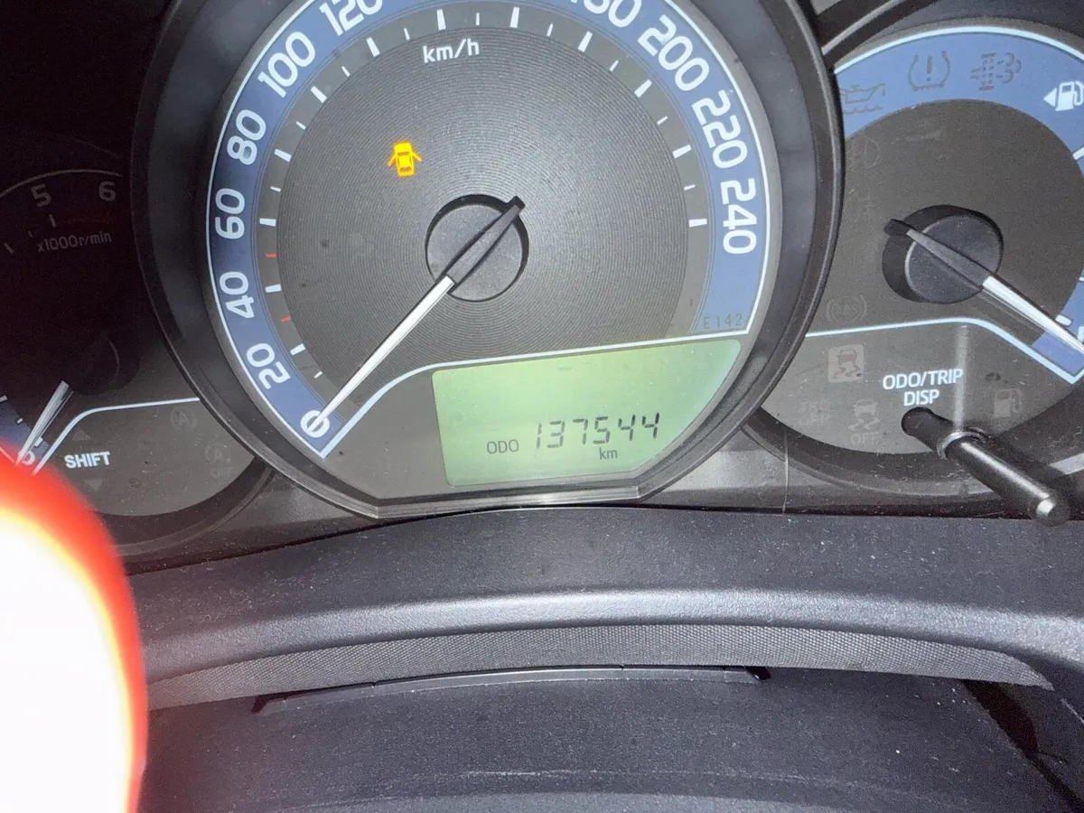 Toyota Auris 1.4D-4D Terra van - Image 2