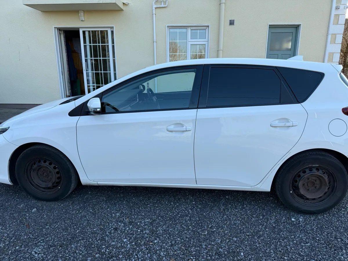 Toyota Auris 1.4D-4D Terra van - Image 3