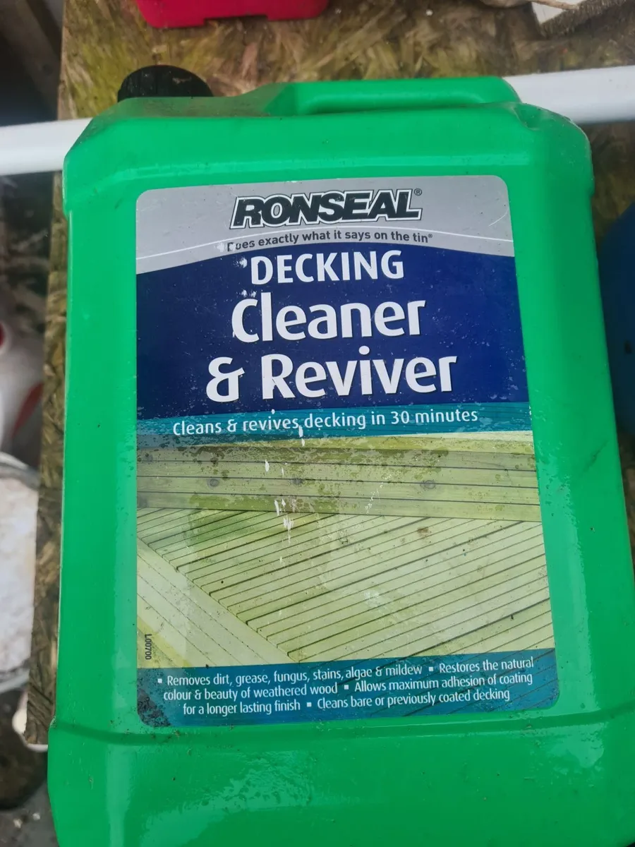 Ronseal Decking cleaner and reviver…………10