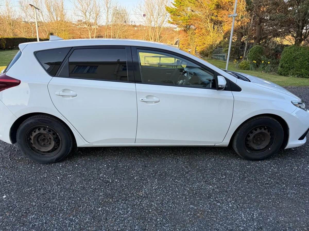 Toyota Auris 1.4D-4D Terra van - Image 4