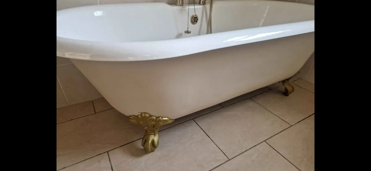 Cast  iron bath - Image 1