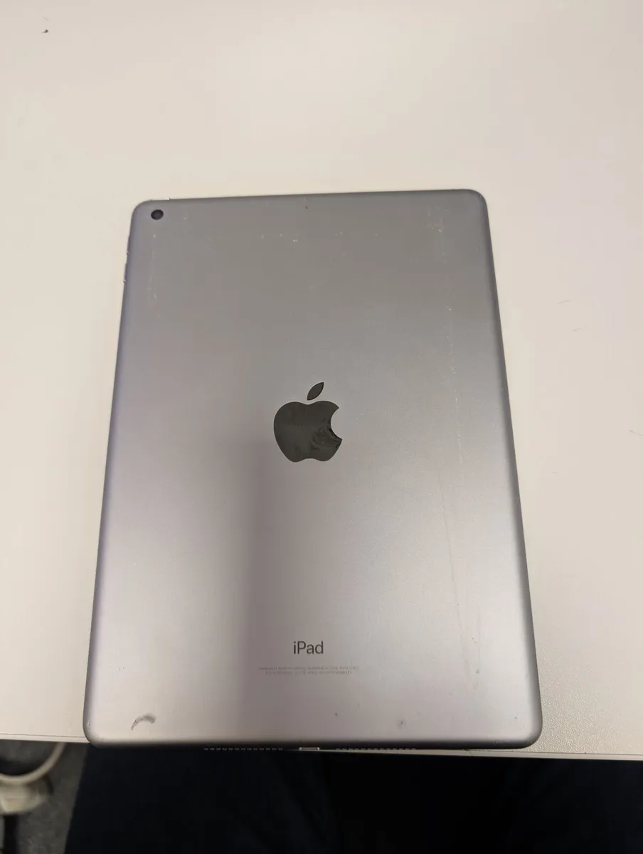 Apple  iPad 5 9.7" - Image 2