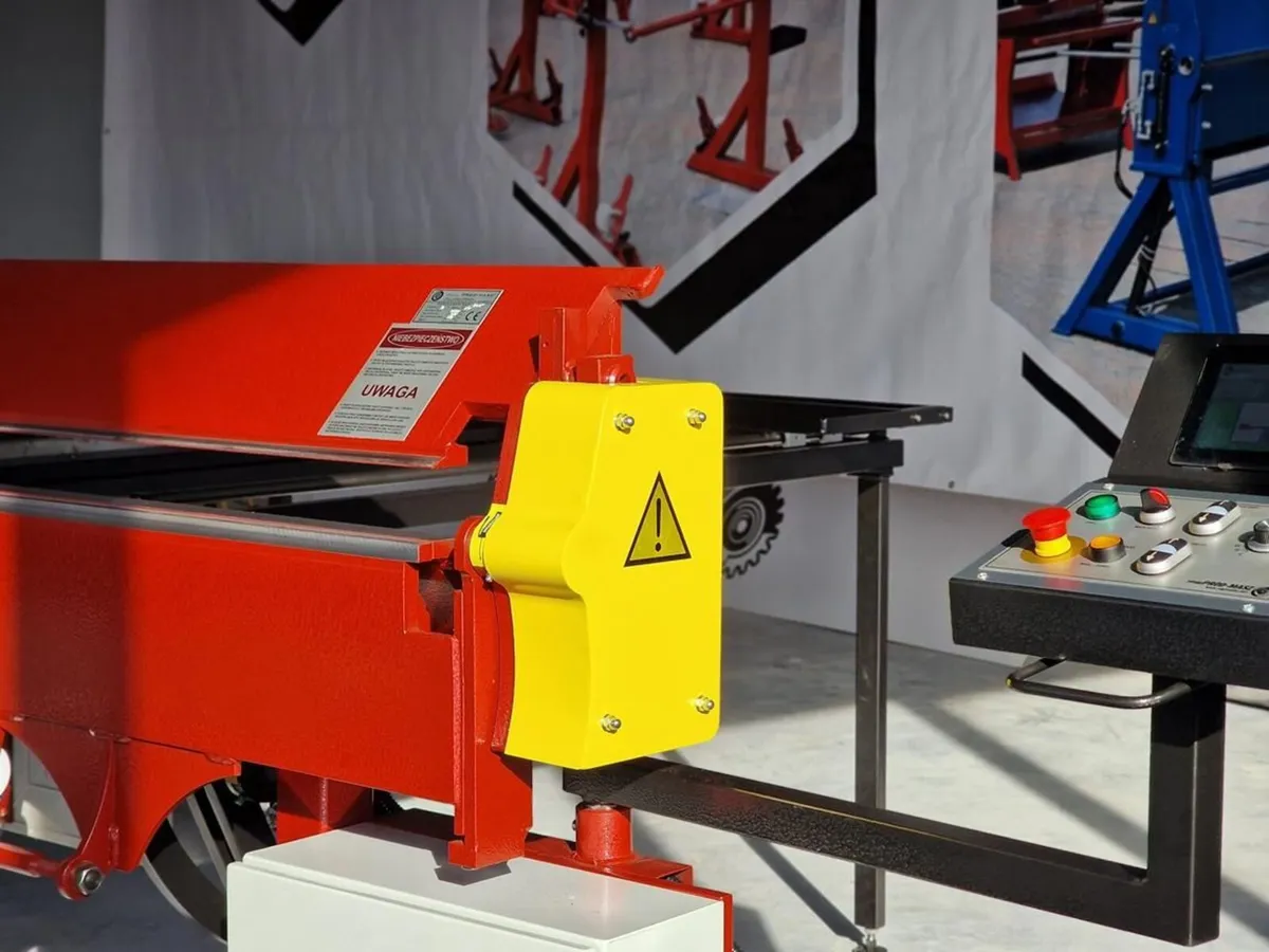electric sheet metal folder RED-3200/1mm with foot - Image 4