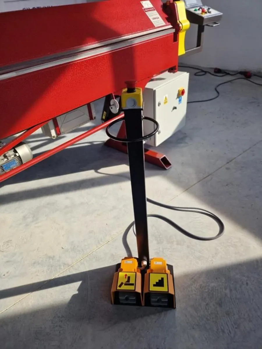 electric sheet metal folder RED-3200/1mm with foot - Image 3