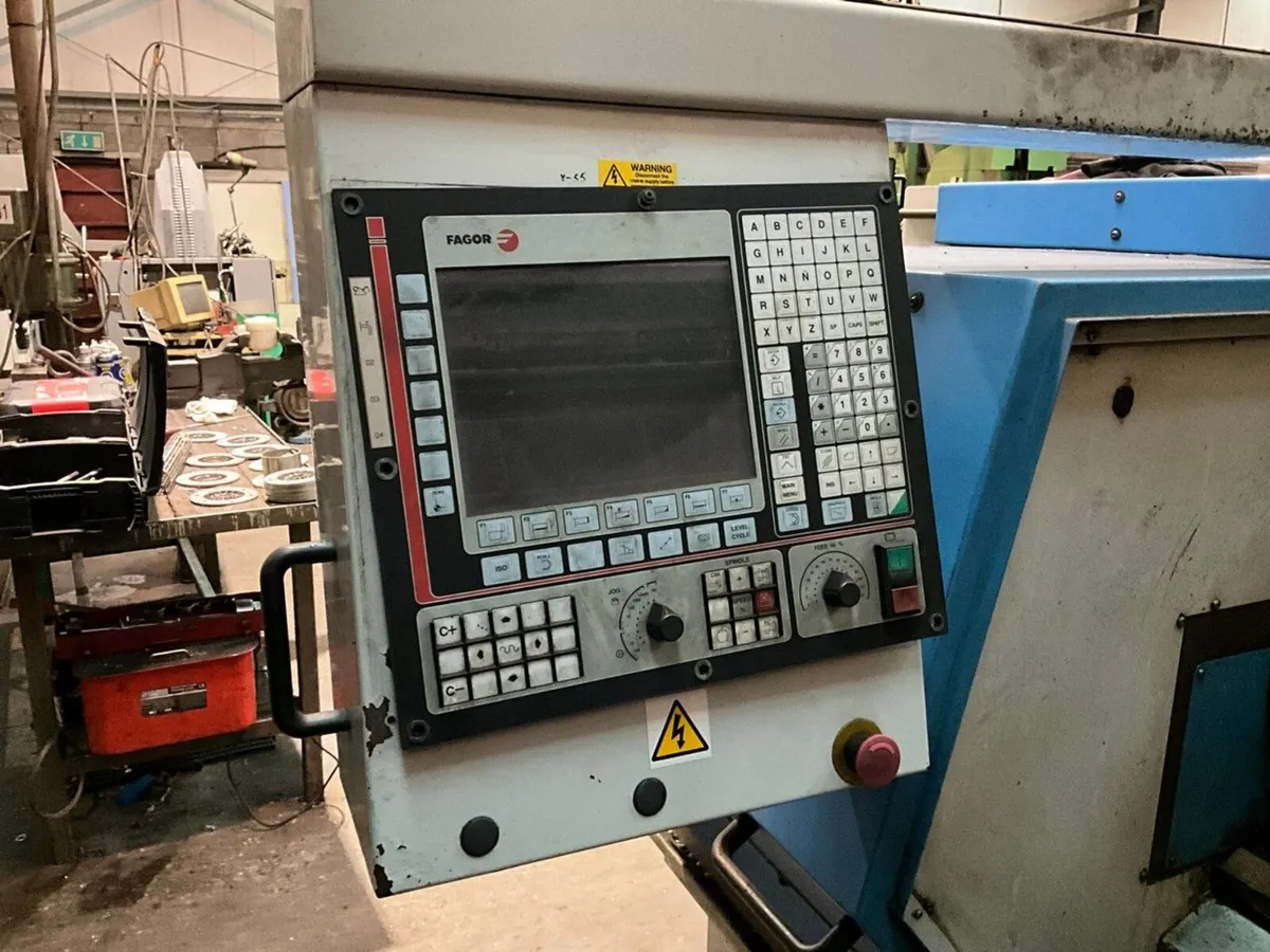AJAX 200X1000 3-PHASE CNC LATHE C/W TOOLING - Image 3