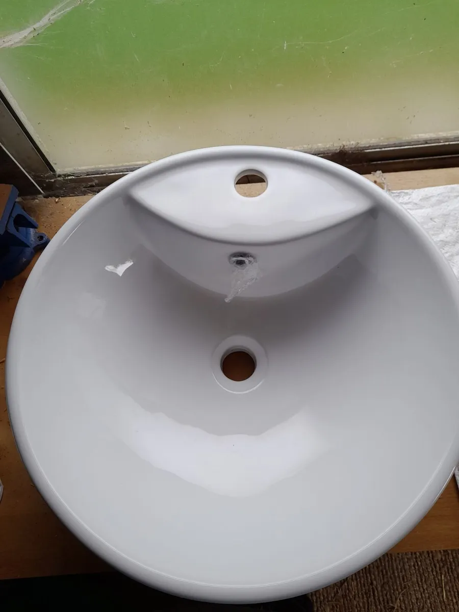 Counter top basin with mixer tap - Image 1
