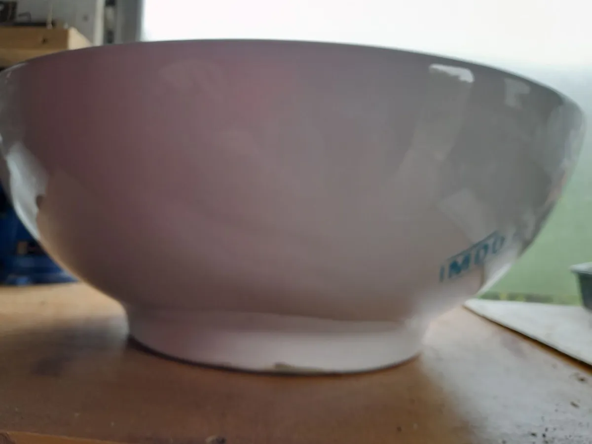 Counter top basin with mixer tap - Image 2