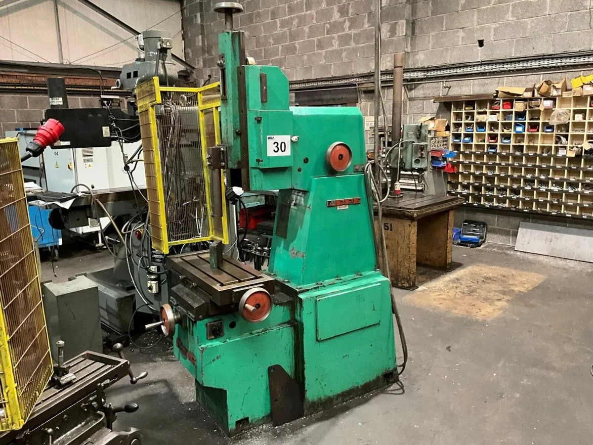 URPE M10.815 3-PHASE SLOTTING MACHINE - Image 3