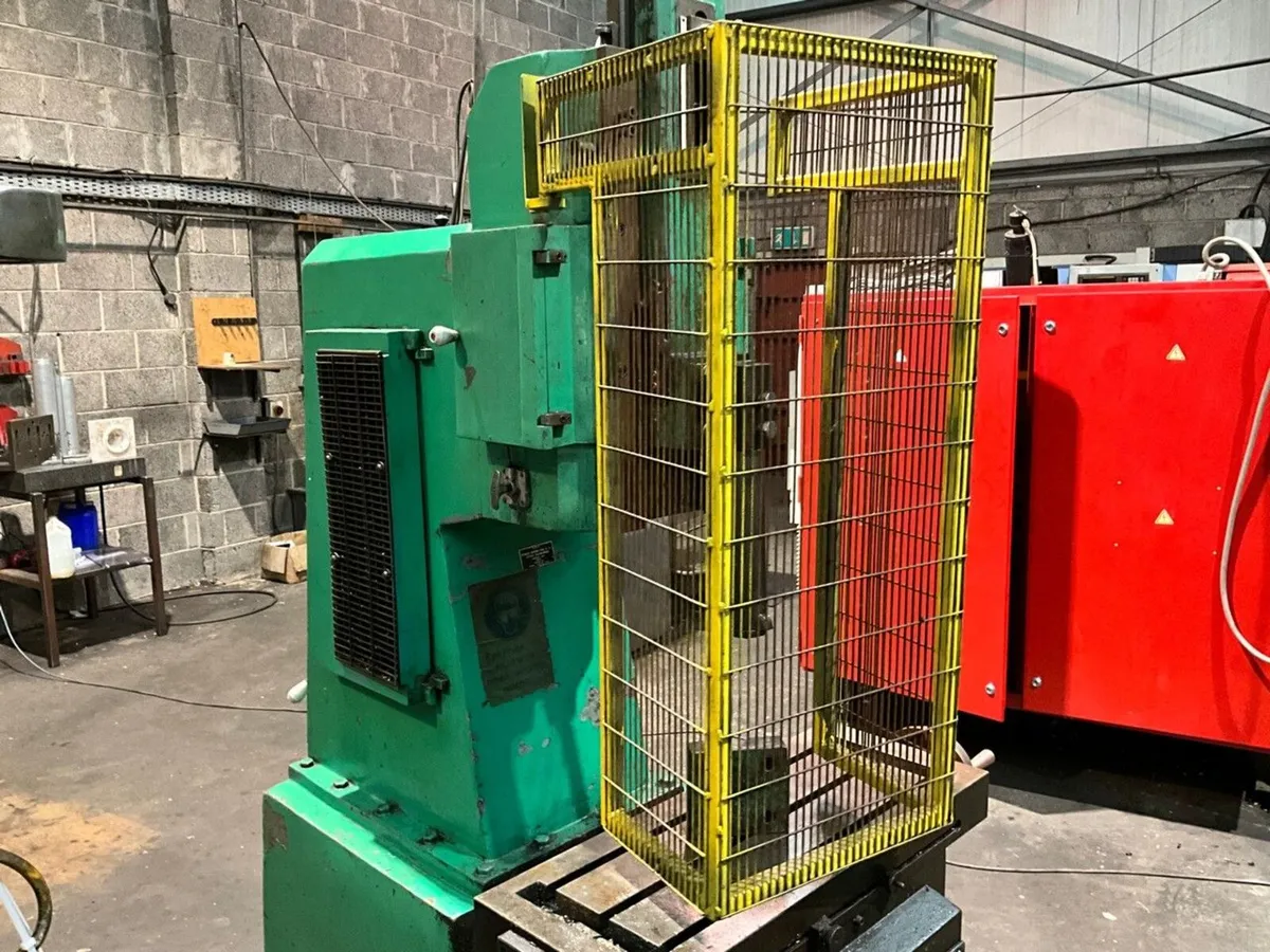 URPE M10.815 3-PHASE SLOTTING MACHINE - Image 4