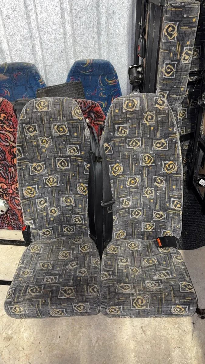 33 Buckingham Seats - Image 1