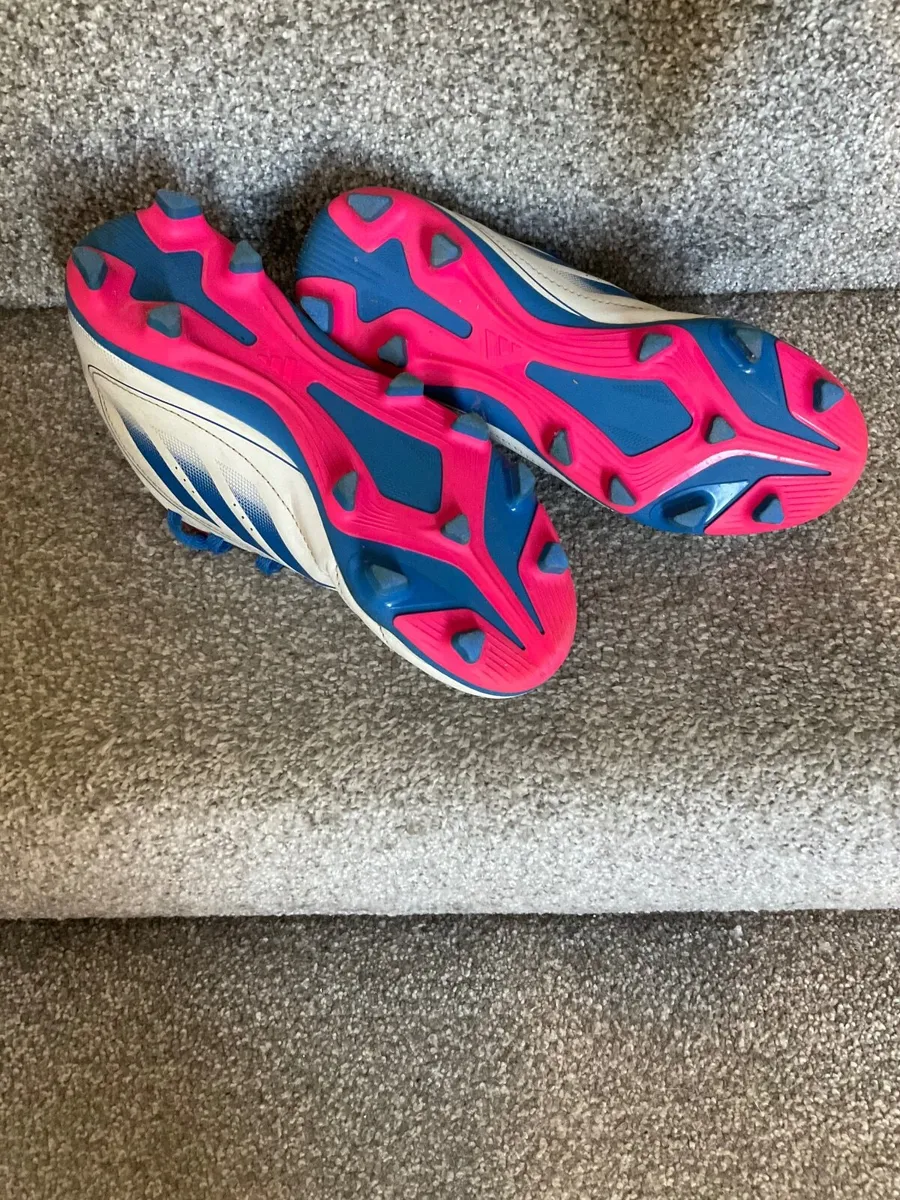 Girls football boots, size 2 - Image 2