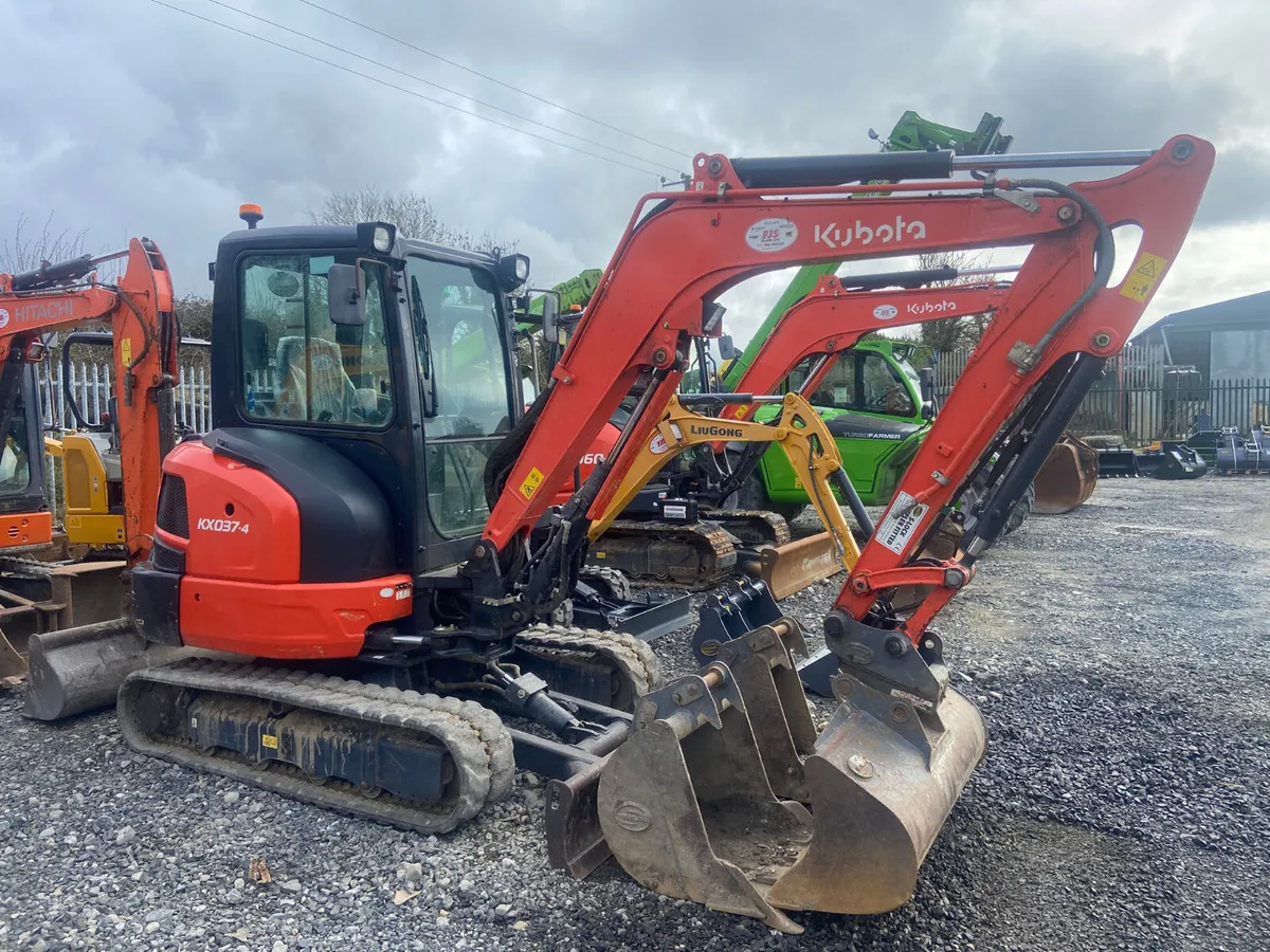 KX37-4 Kubota Mini Excavator - Image 2