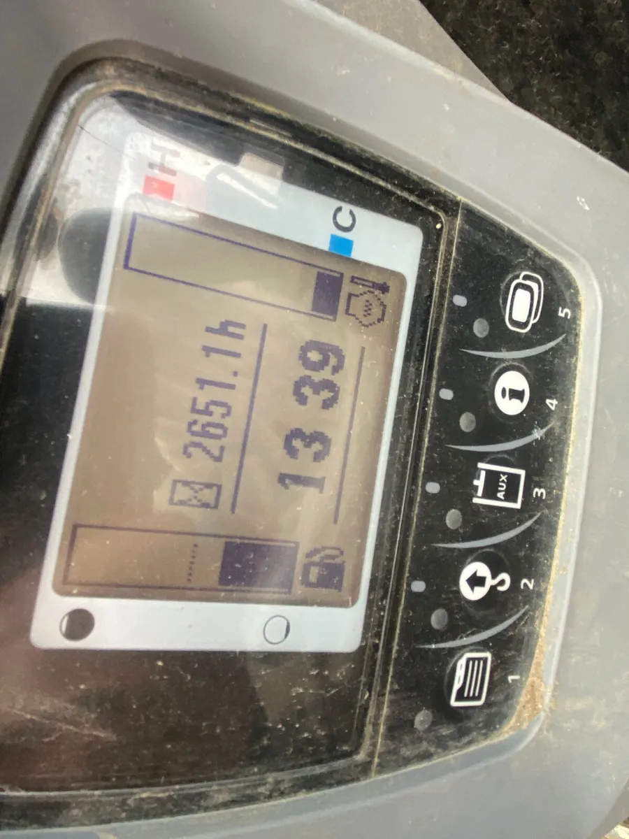 KX37-4 Kubota Mini Excavator - Image 4