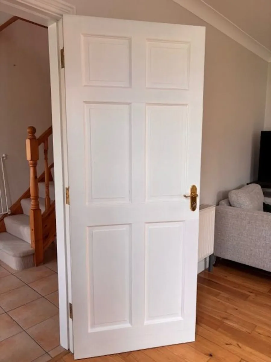 5 painted white internal doors with brass handles - Image 1