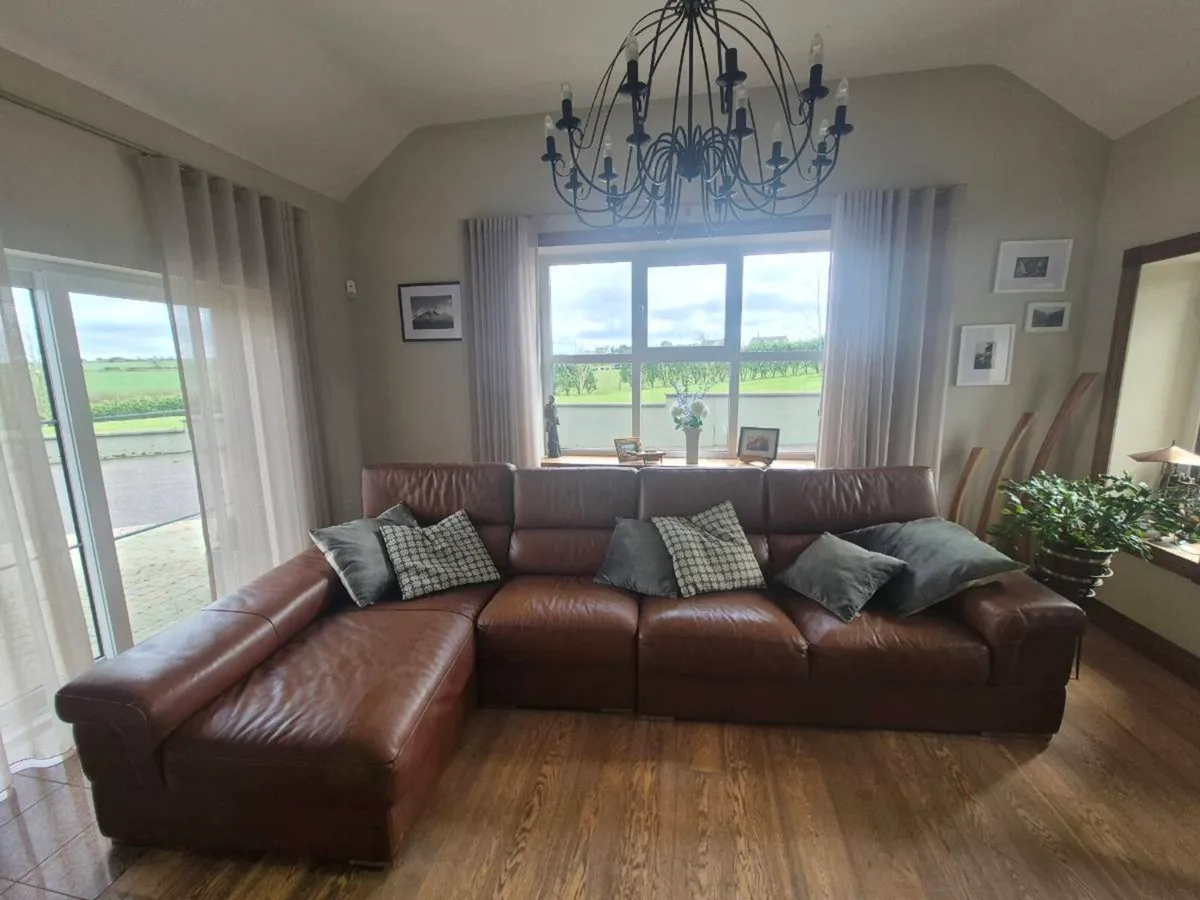 Sofitalia, Sofa with Chaise - Image 3