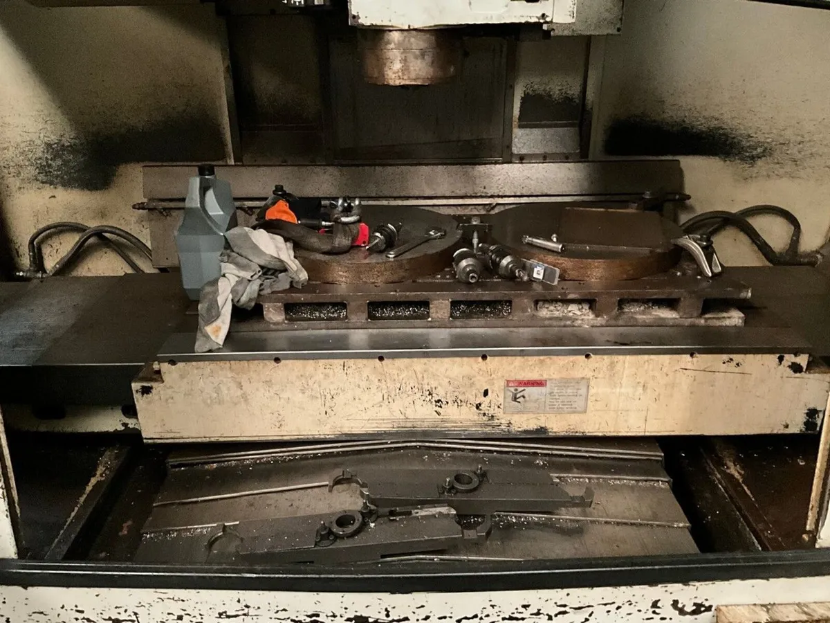 HURON VMX50 3 PHASE MACHINING CENTRE - Image 4