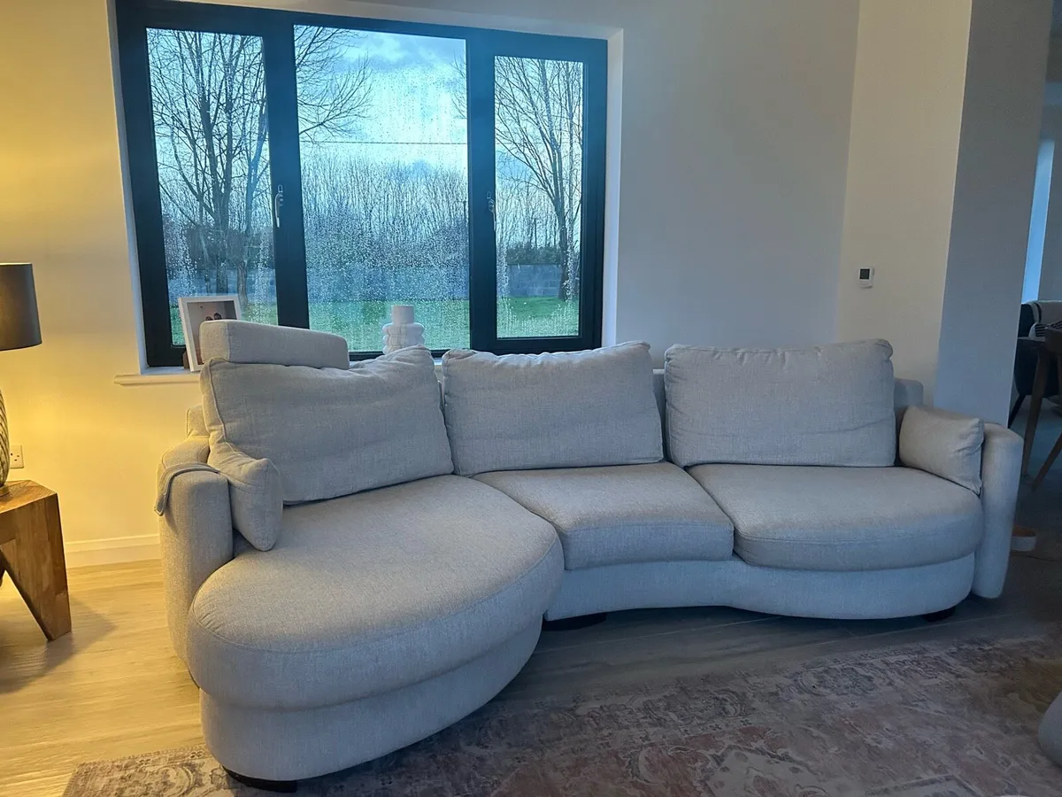 FAMA Couch and Chair - Image 3