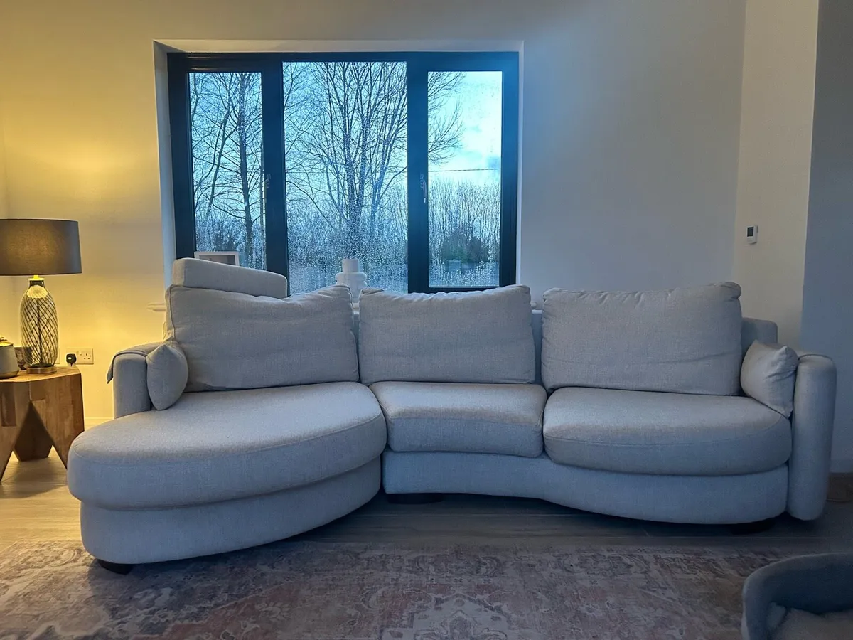 FAMA Couch and Chair - Image 4