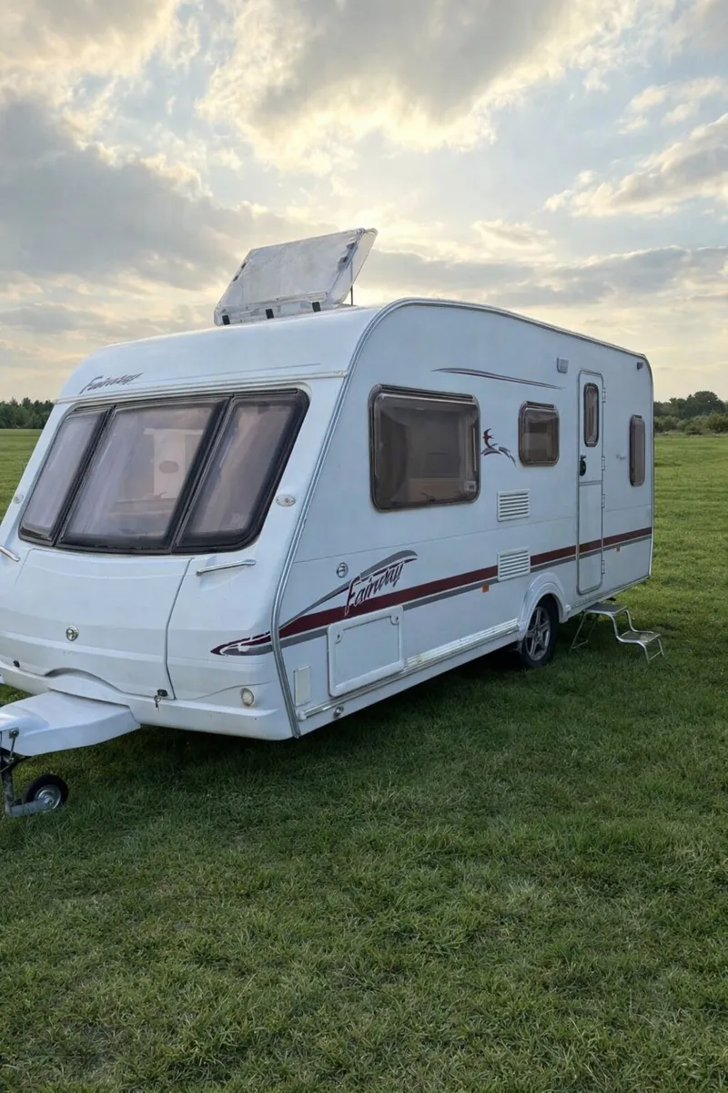 Lightweight 09 Swift 5/6 berth with Full Awning - Image 1