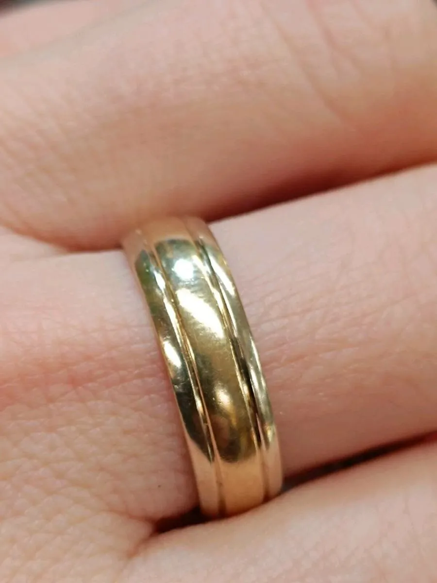 9k yellow gold wedding band ring - Image 1