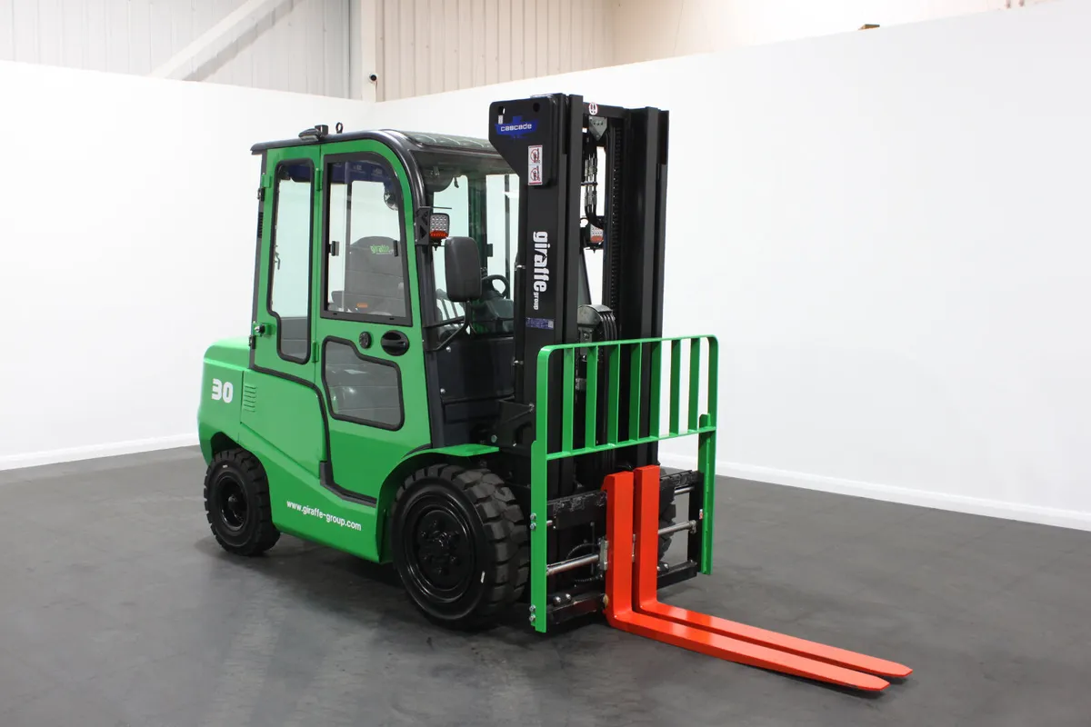 giraffe FD30 Premium | Full Cab Diesel |Forklift - Image 3