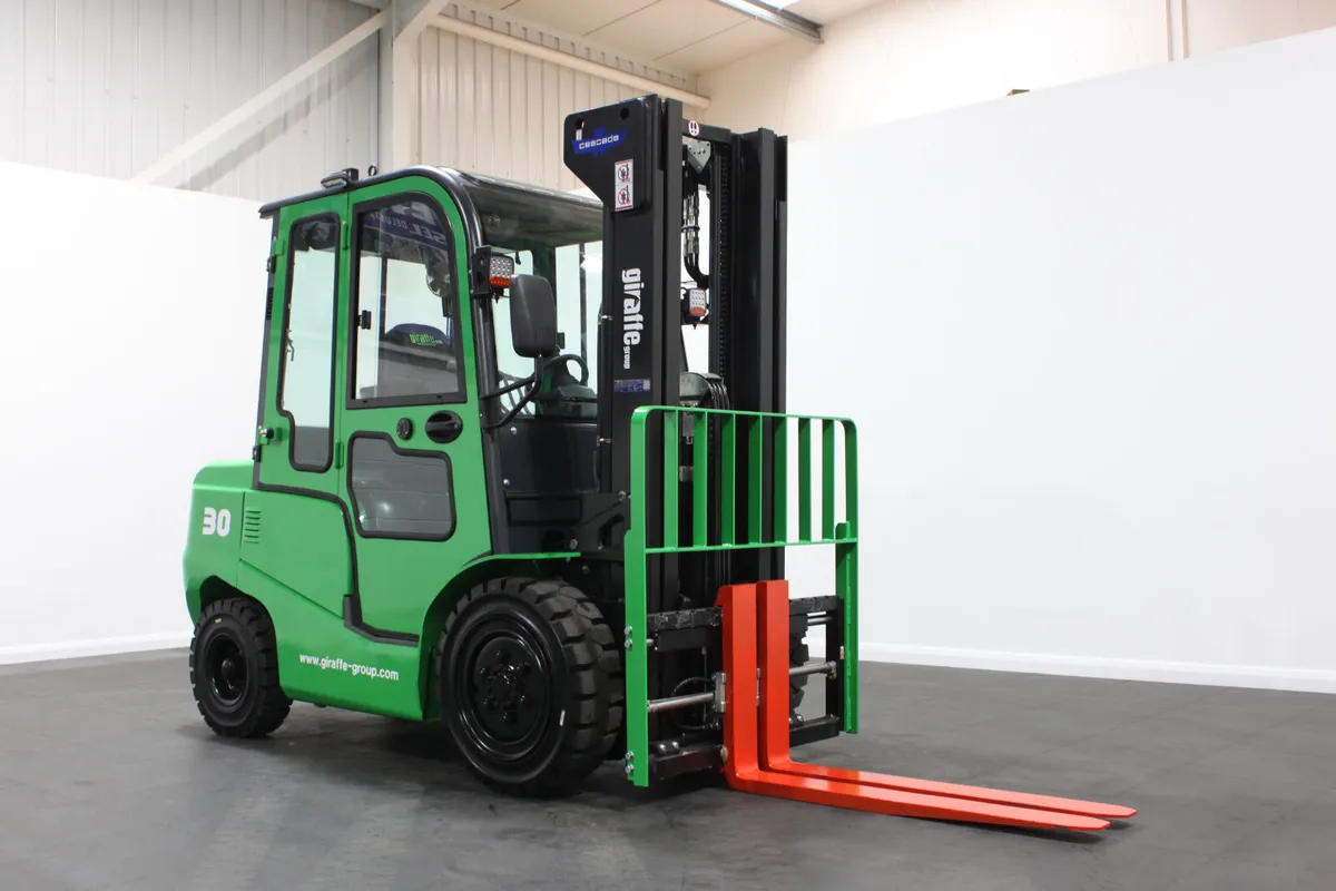 giraffe FD30 Premium | Full Cab Diesel |Forklift - Image 1