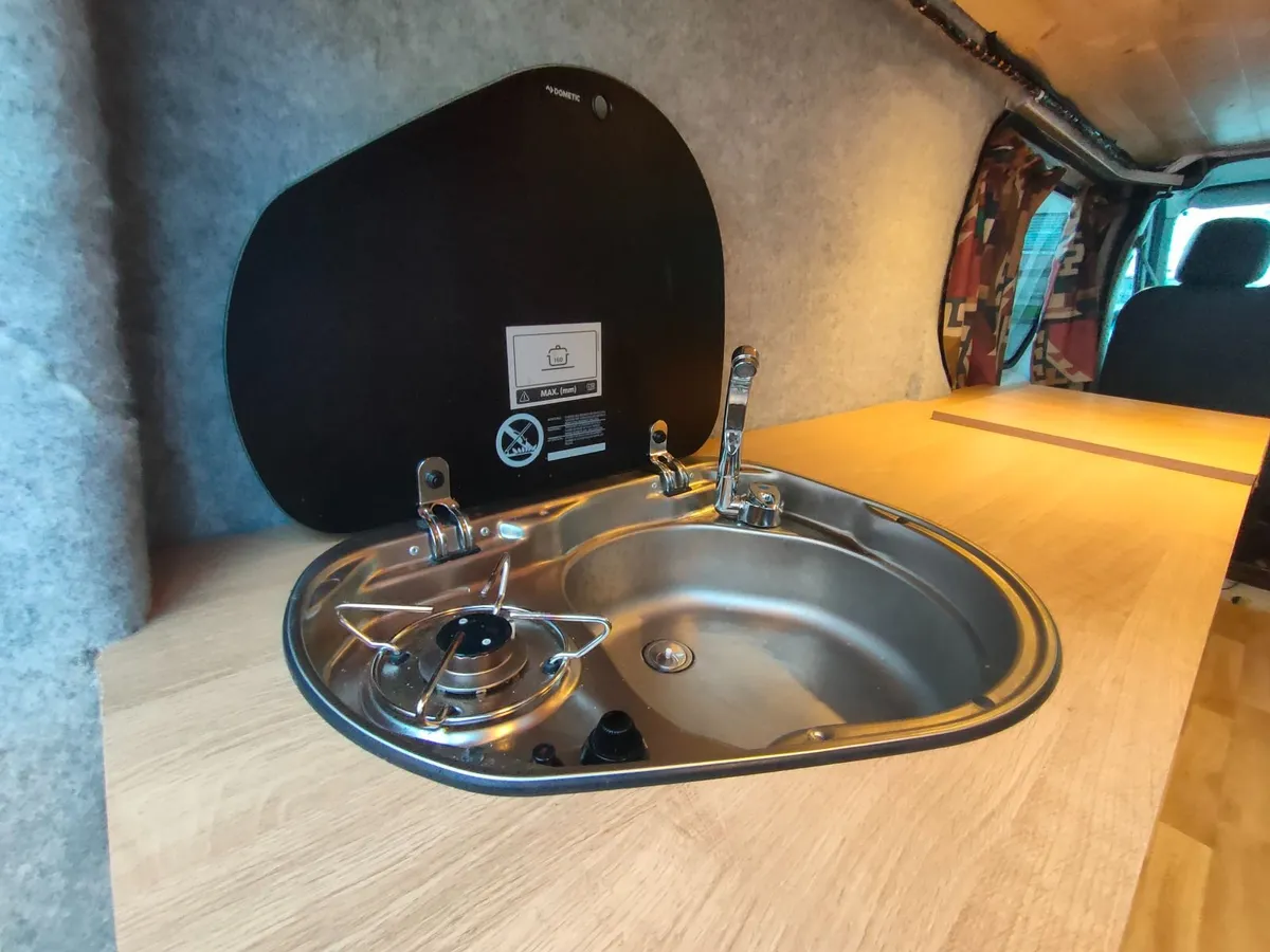 Renault Trafic Campervan - Image 4