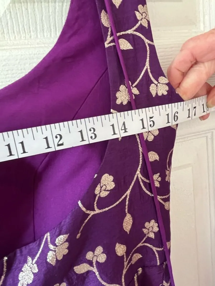 women Indian outfit - Image 4