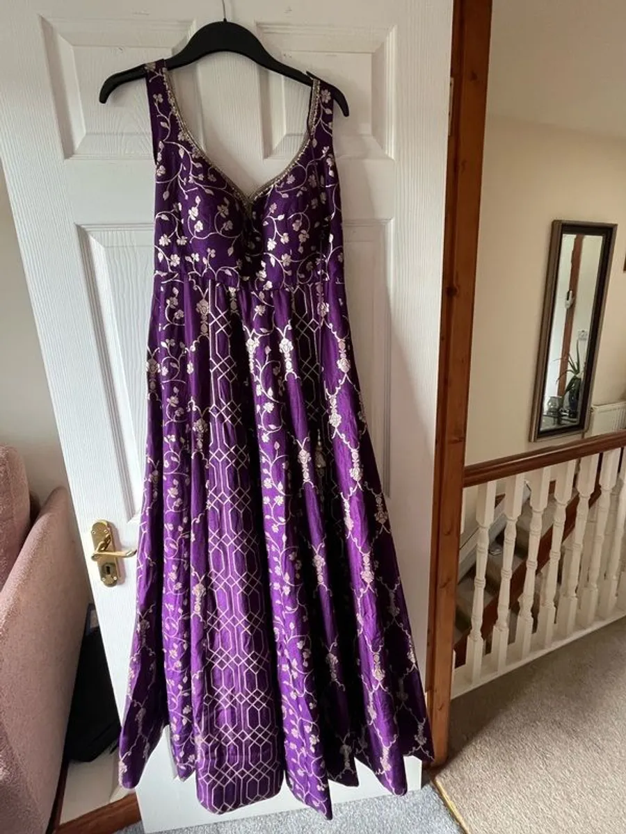 women Indian outfit - Image 1