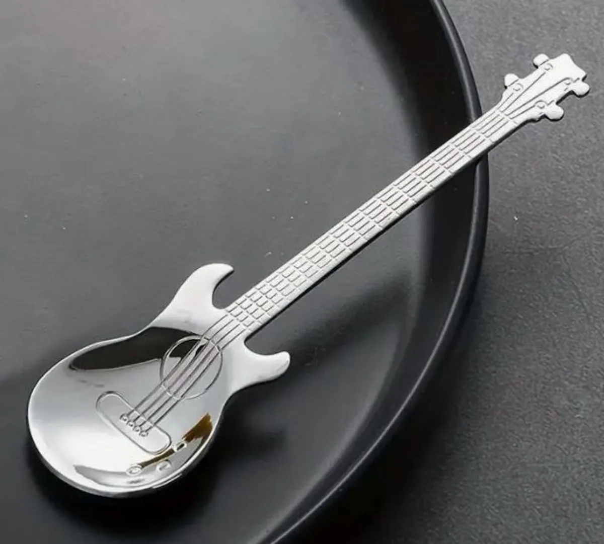 10 STAINLESS STEEL GUITAR SHAPED SPOONS (NEW). - Image 2