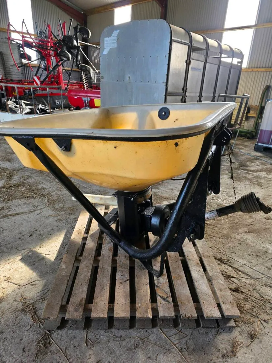 Fertiliser spreader - Image 2