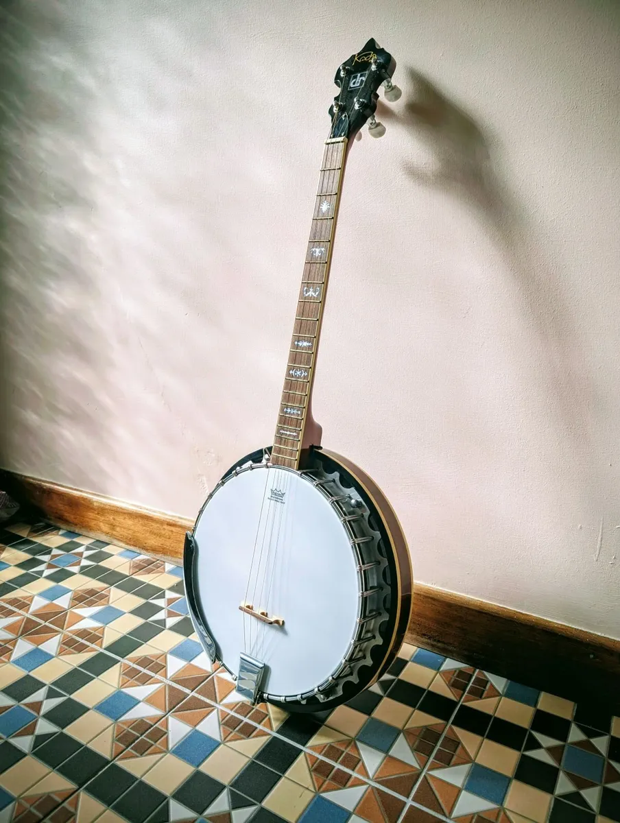 Koda 4 string 19 fret Tenor Banjo + hard case - Image 1