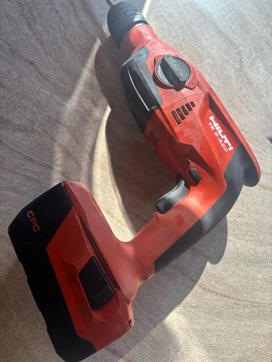 hilti te 2 A22 and massive 8amp battery - Image 1