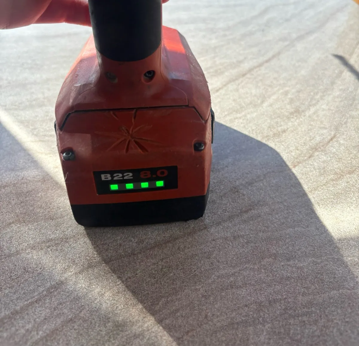 hilti te 2 A22 and massive 8amp battery - Image 2