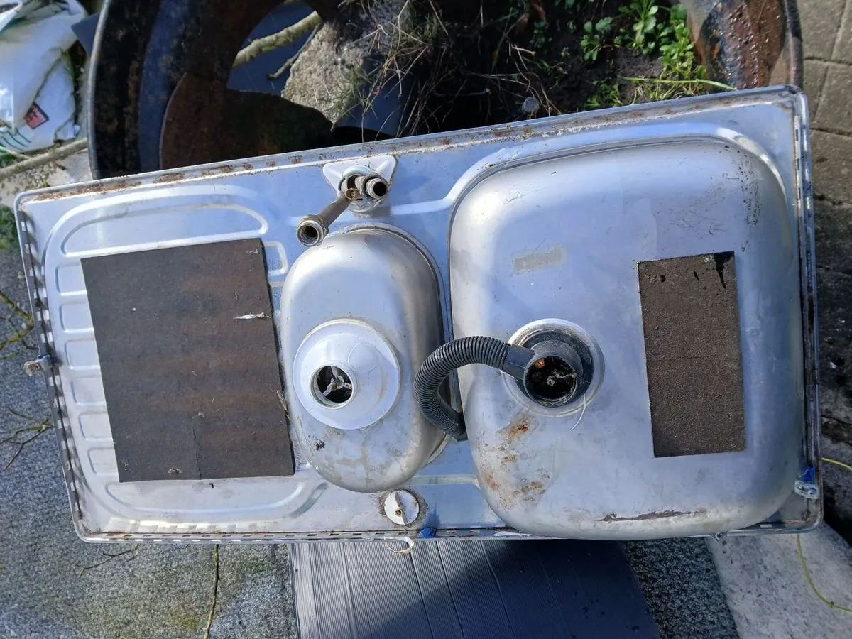 KITCHEN SINK - Image 3