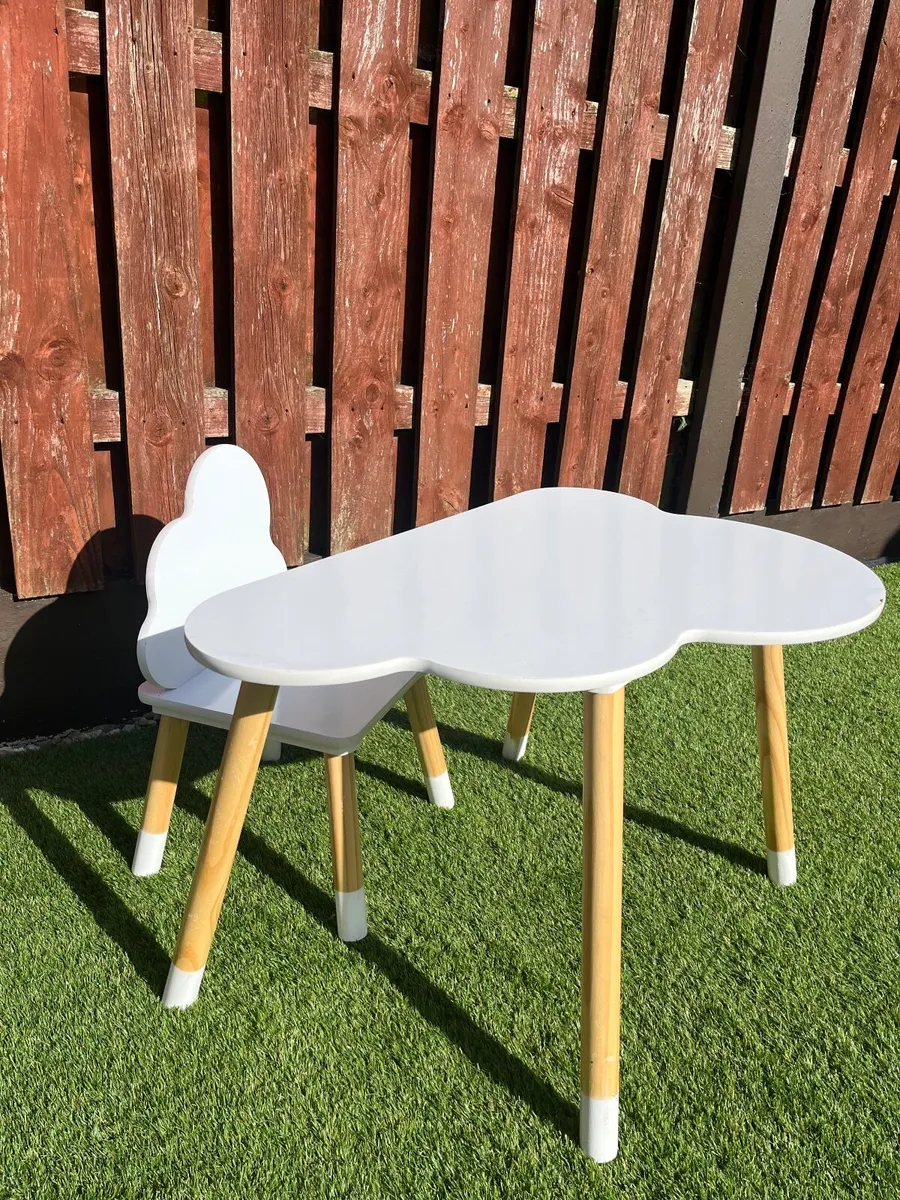 Set kids table and chair - Image 1