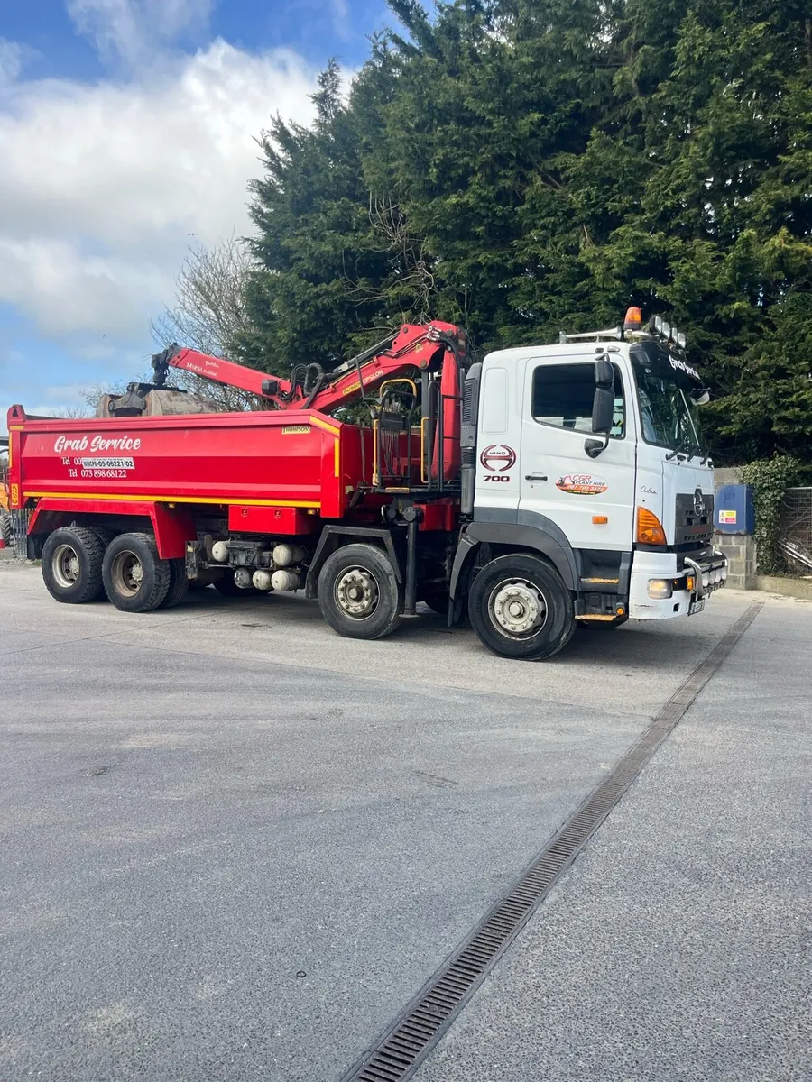 700 Hino grab - Image 1