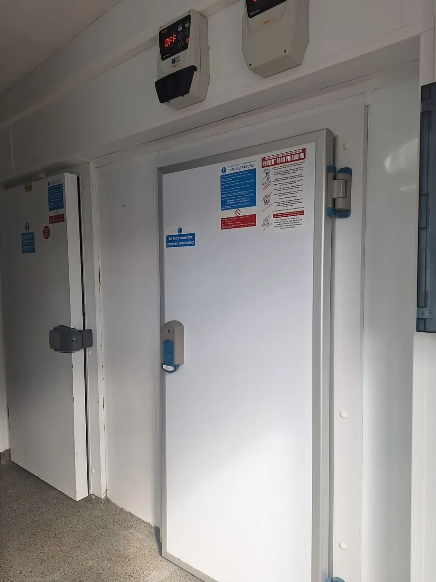 Commercial kitchen contents - Image 1