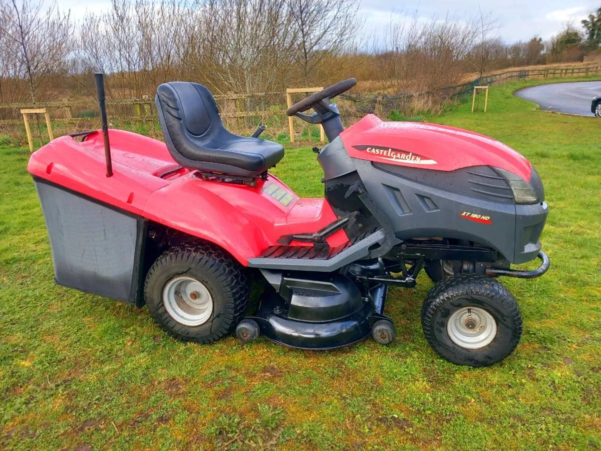 Ride on lawnmower - Image 1