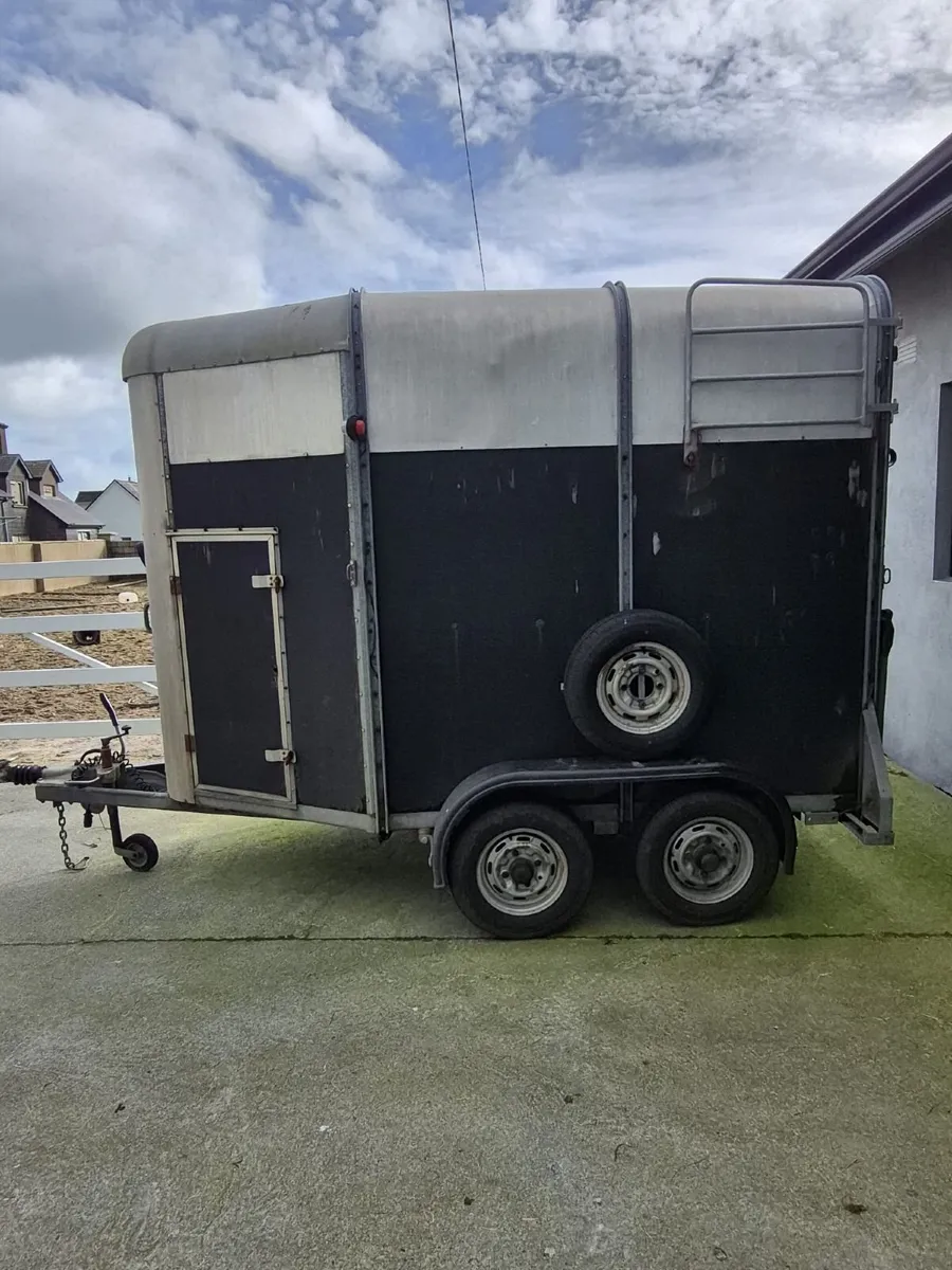 Horse Trailer - Image 2