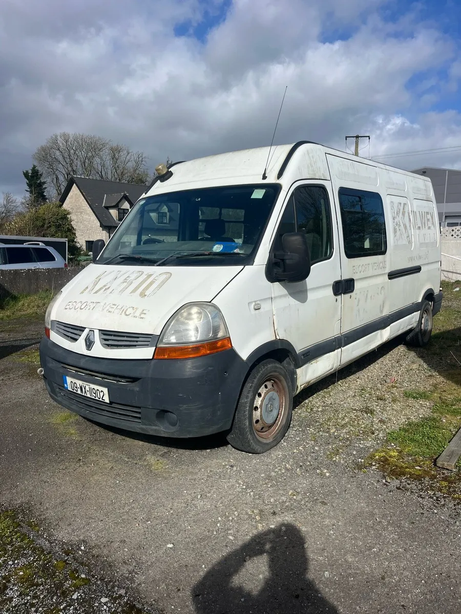 2009 Renault master 9 seater Crewcab - Image 1