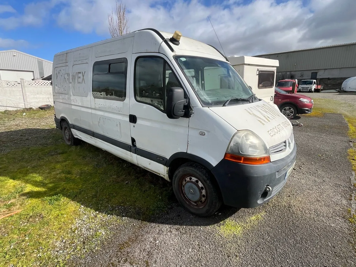 2009 Renault master 9 seater Crewcab - Image 2