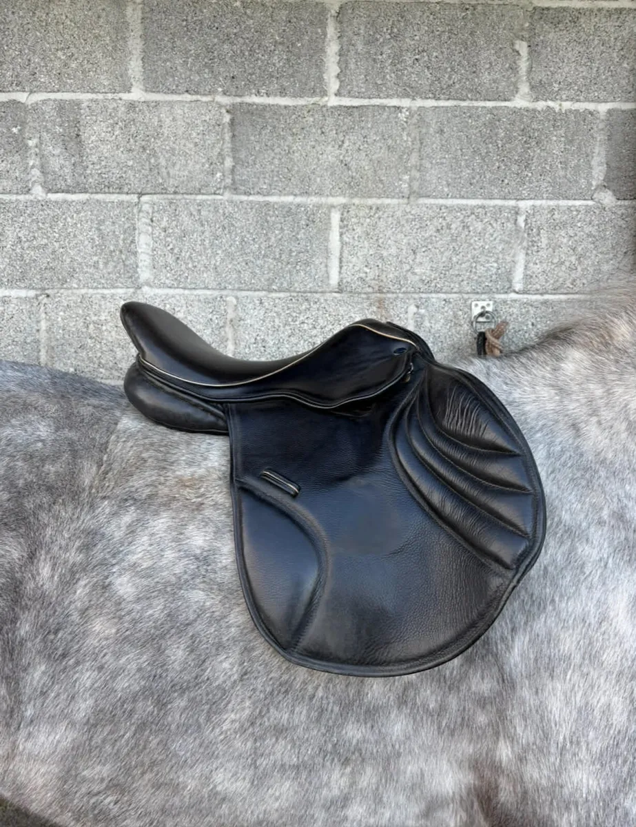 Silhouette saddle