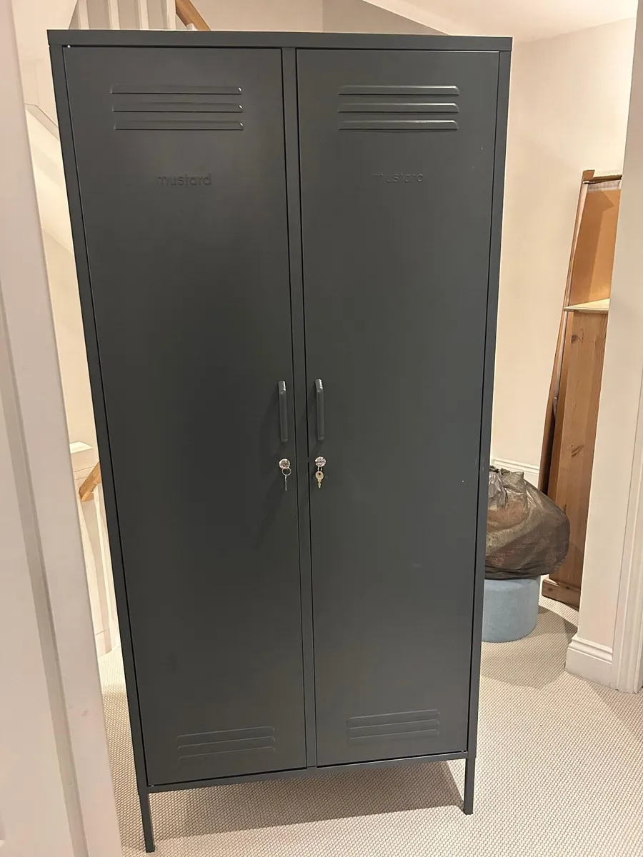 Children’s wardrobe - Image 1