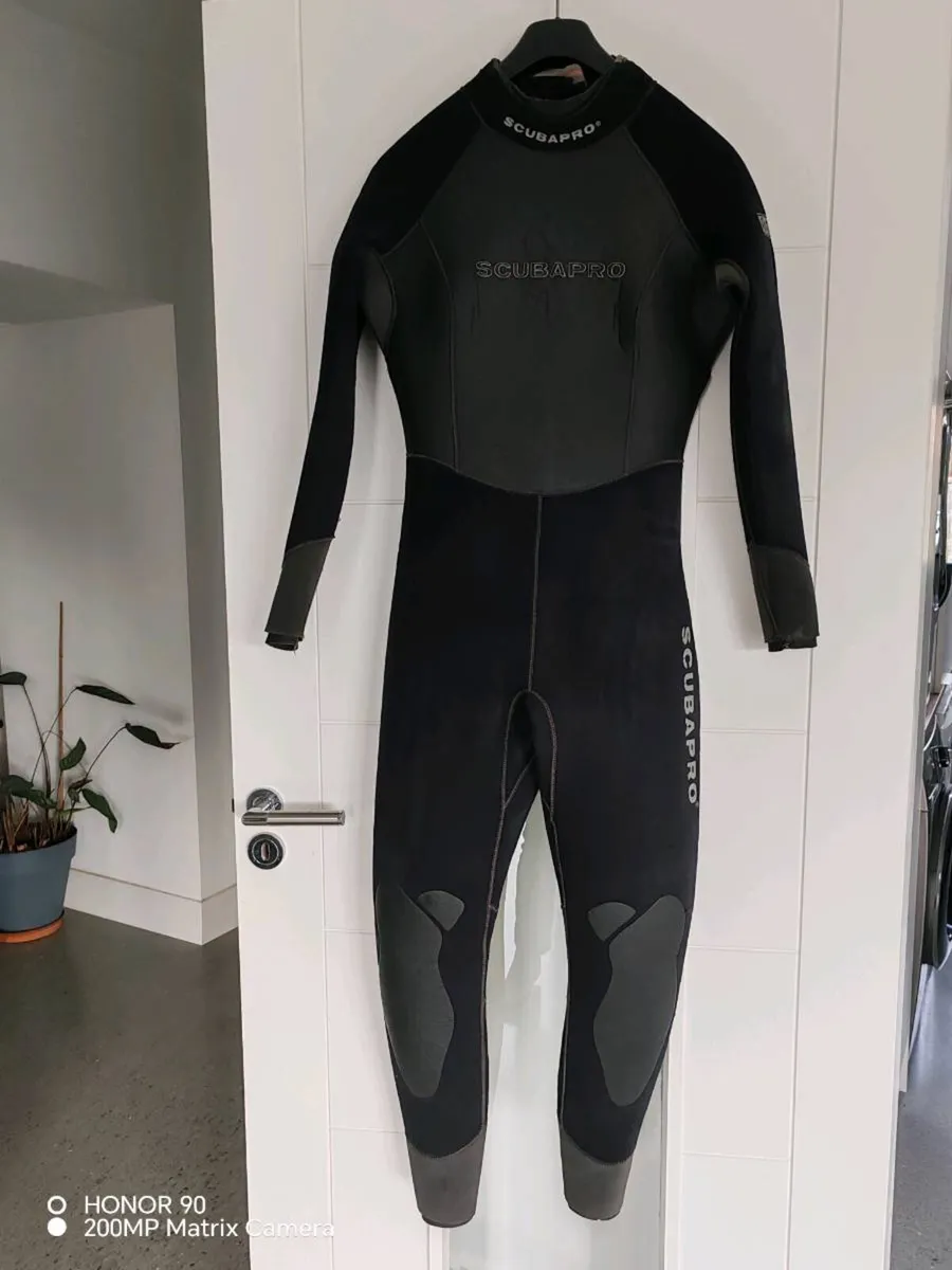 Diving wet suit - Image 1