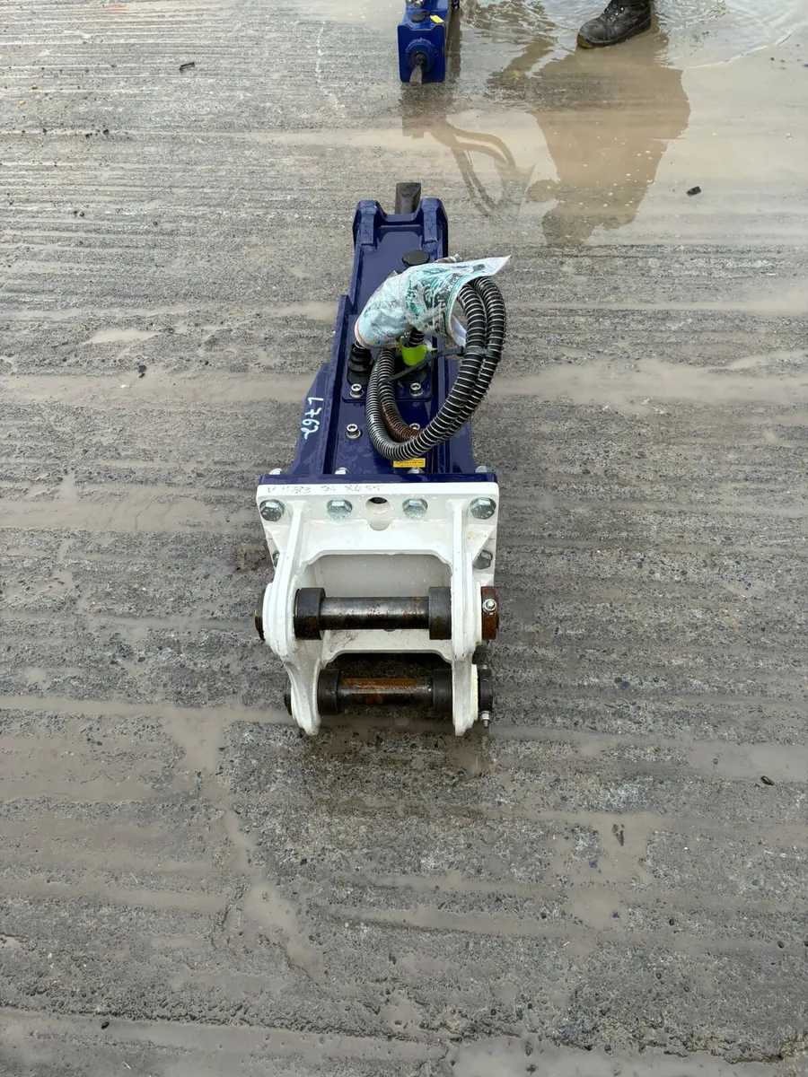 Hydraulic Rock Breaker – 4-8 Ton Digger – 45mm Pin - Image 3